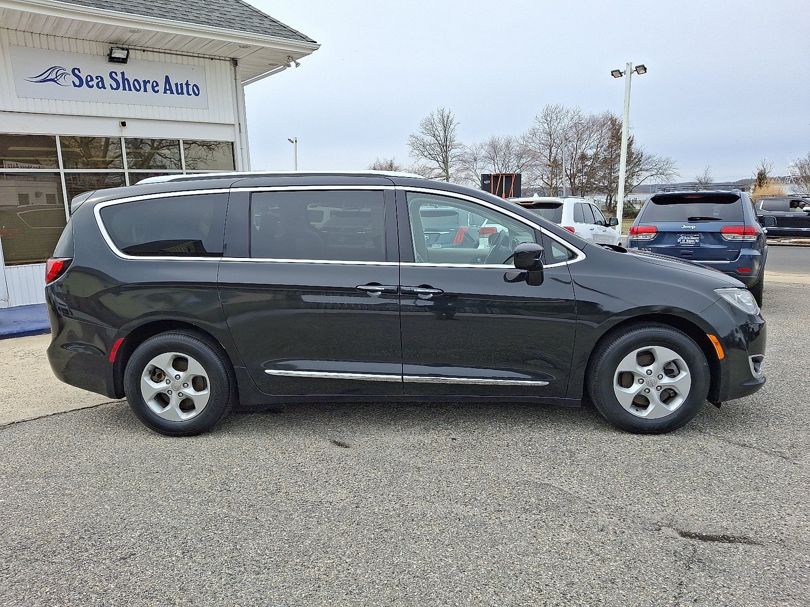 2017 Chrysler Pacifica Touring-L Plus